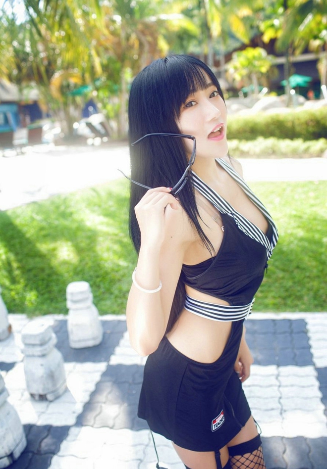 火辣性感娇艳美女御姐杨上萱户外大爆乳销魂娇媚妖娆挑逗诱人写真