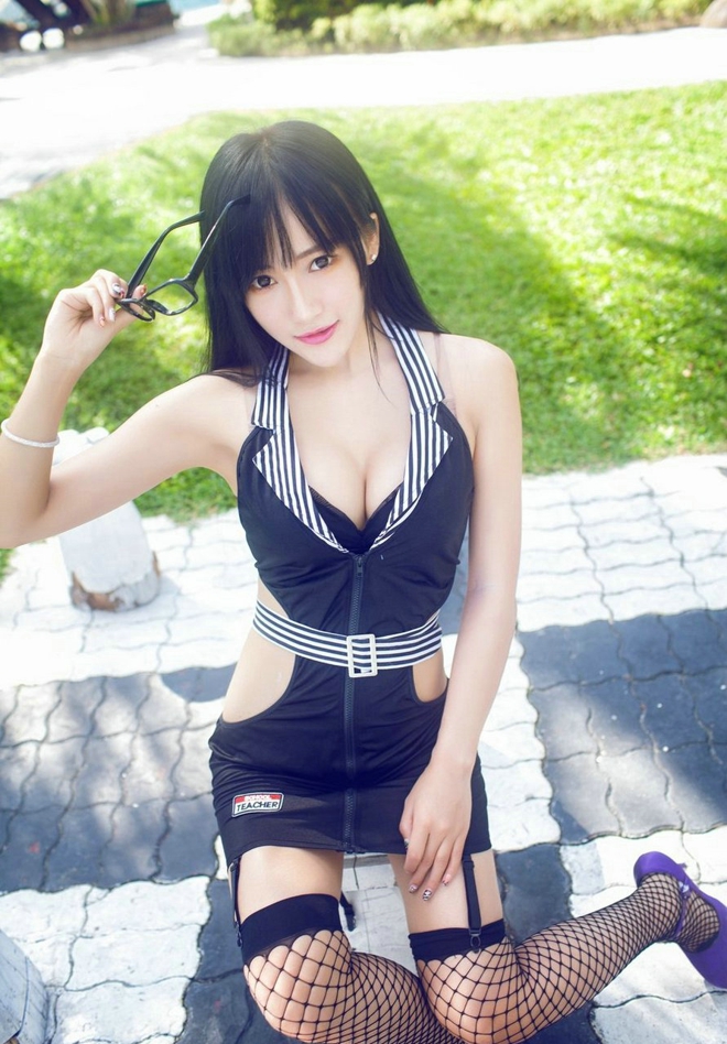 火辣性感娇艳美女御姐杨上萱户外大爆乳销魂娇媚妖娆挑逗诱人写真