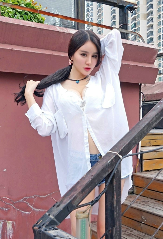 诱惑宅男清新性感气质美女Cheryl青树白色内衣火辣销魂诱惑写真