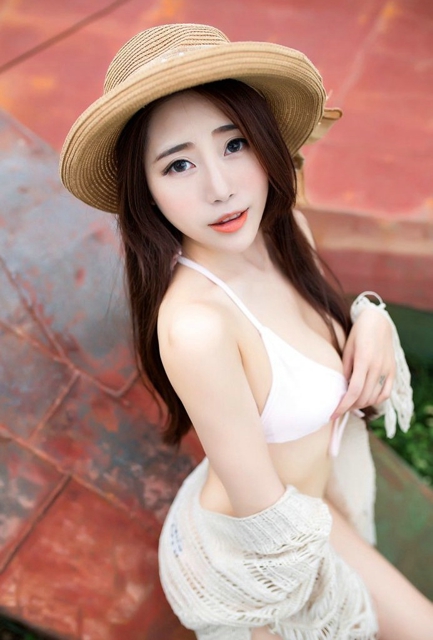 性感女神粉嫩比基尼靓丽写真