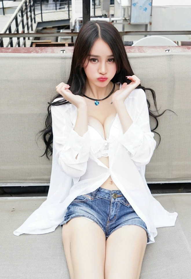 诱惑宅男清新性感气质美女Cheryl青树白色内衣火辣销魂诱惑写真