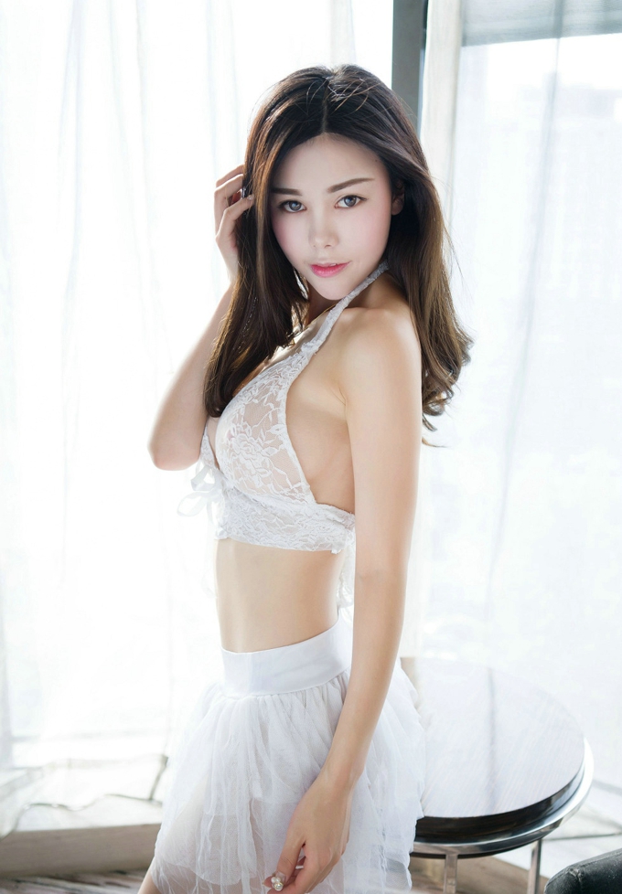 人气美女沈佳熹性感气质妖娆妩媚风情养眼居家私房写真