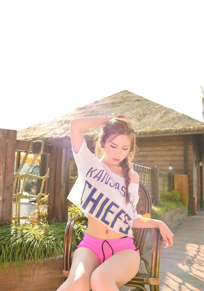 极品尤物于姬Una性感勾魂真空巨乳半浑圆诱惑迷人勾魂写真