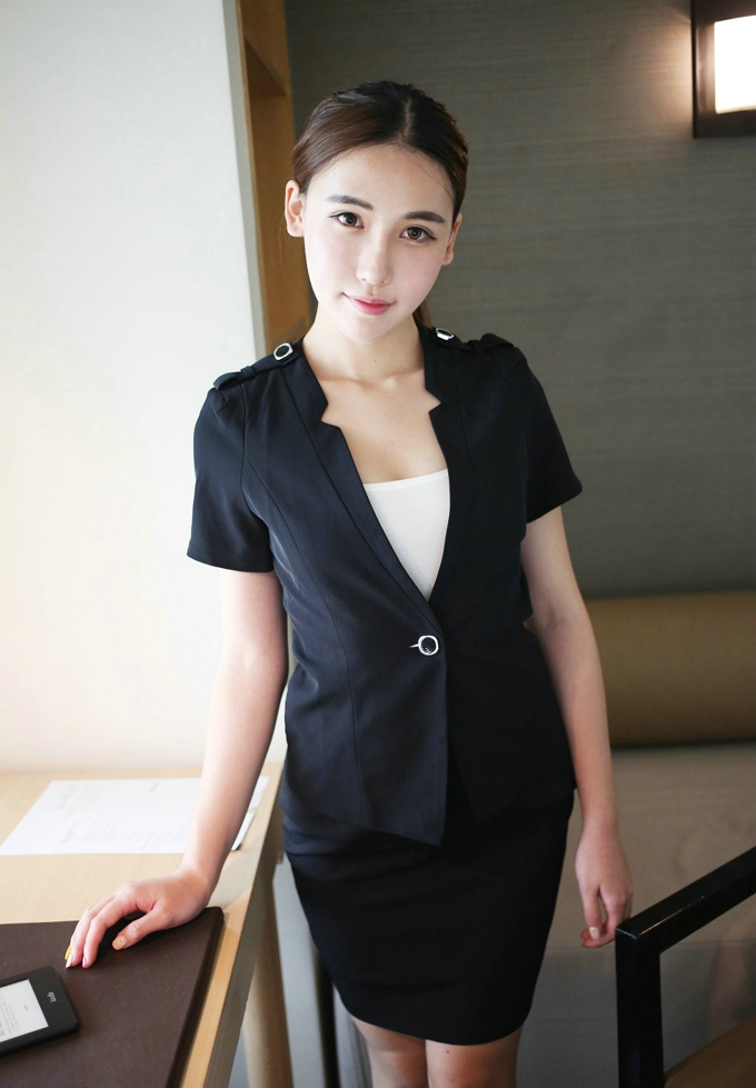 嫩模熊吖BOBO黑色教师制服吊带丝袜性感迷人写真