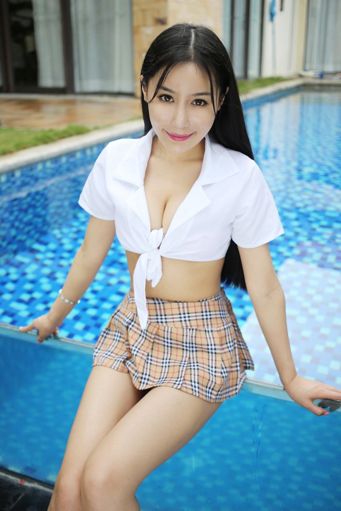 性感女神田芯娜情趣制服写真火辣诱人