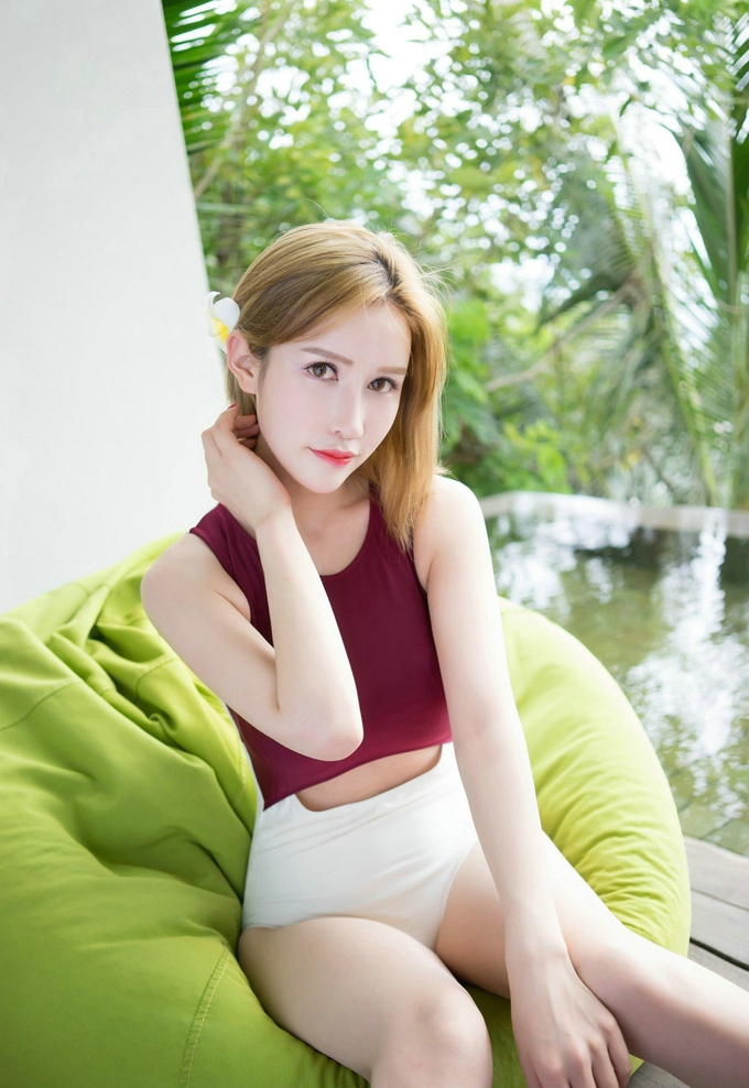 酒红色比基尼于姬Una性感完美身材迷人翘臀美腿气质写真