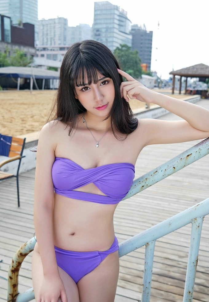 嫩模杨晓青儿沙滩上的网球女郎性感内衣妖娆气质大胸翘臀写真