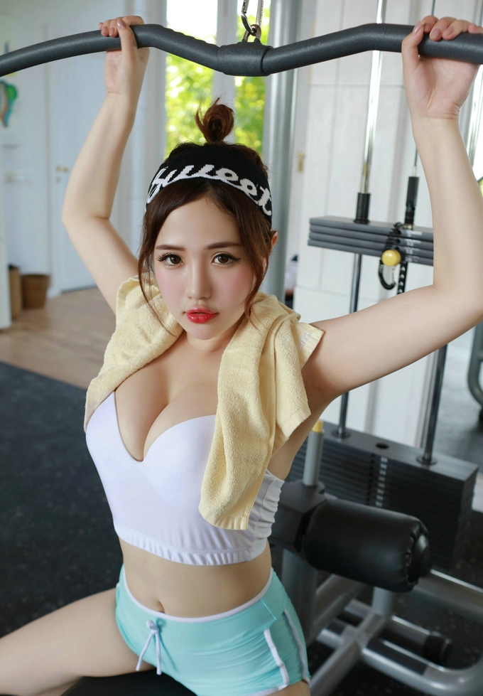 嫩模徐cake马尔代夫旅拍运动风内衣秀白嫩豪乳写真