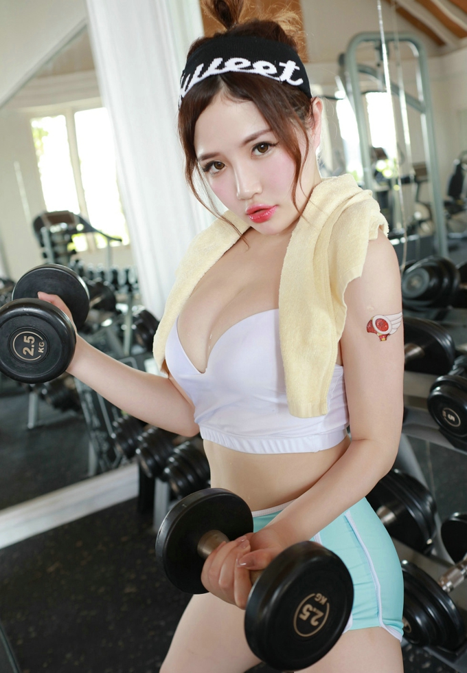 嫩模徐cake马尔代夫旅拍运动风内衣秀白嫩豪乳写真