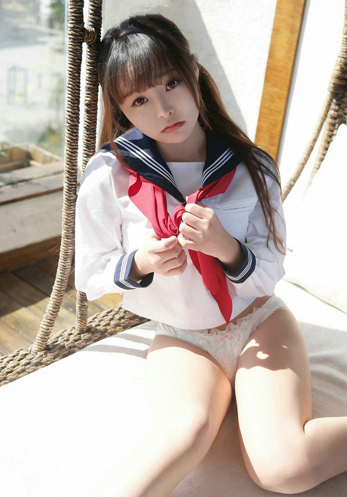 嫩模柳侑绮Sevenbaby性感学生制服黑丝美腿写真