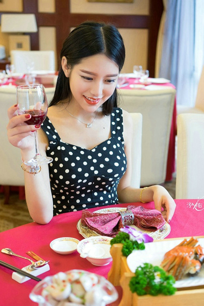 气质靓丽性感美女私房娇媚销魂诱惑写真