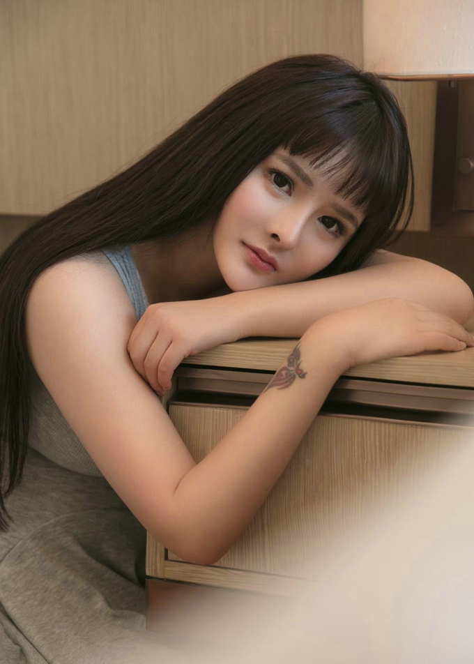 丰满美女杨漫妮塑身内衣巨乳诱惑迷人丰润激情写真