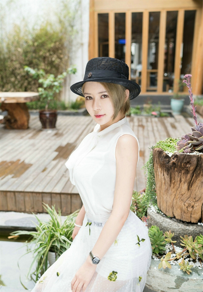 大胸豪乳女神凯竹BuiBui呼之欲出白嫩肌肤性感迷人诱惑写真
