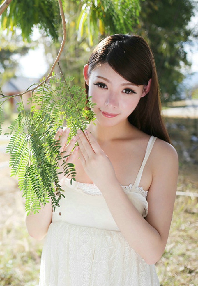 清纯诱惑迷人风情女神MARA醬白色睡裙性感迷人写真