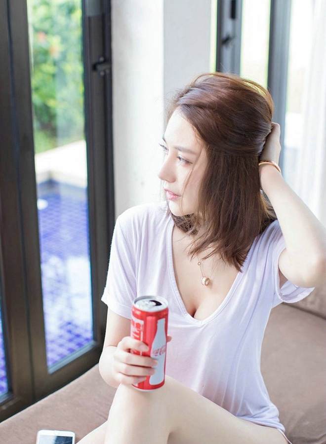 清纯性感美乳漂亮美女刘奕宁Lynn撒娇卖萌唯美写真