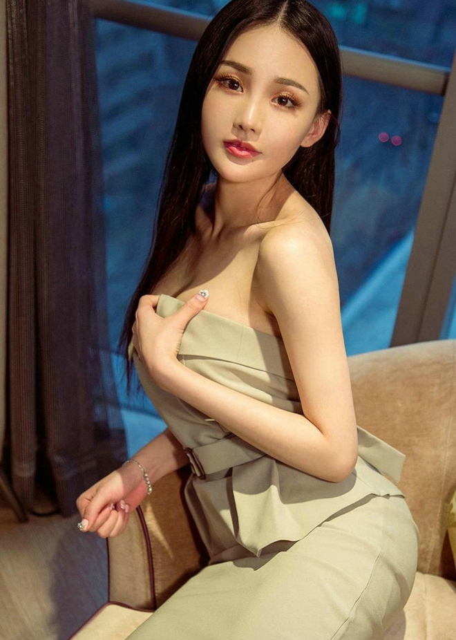 娇媚性感惹火长发白皙美女大奶翘臀火辣销魂撩人诱惑私房写真