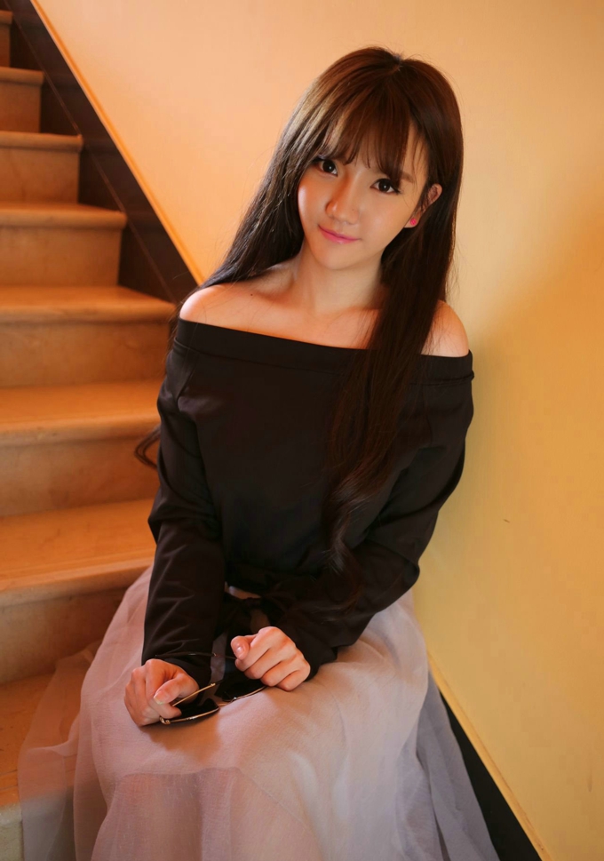 美肩诱惑少妇气质风情私房迷人写真
