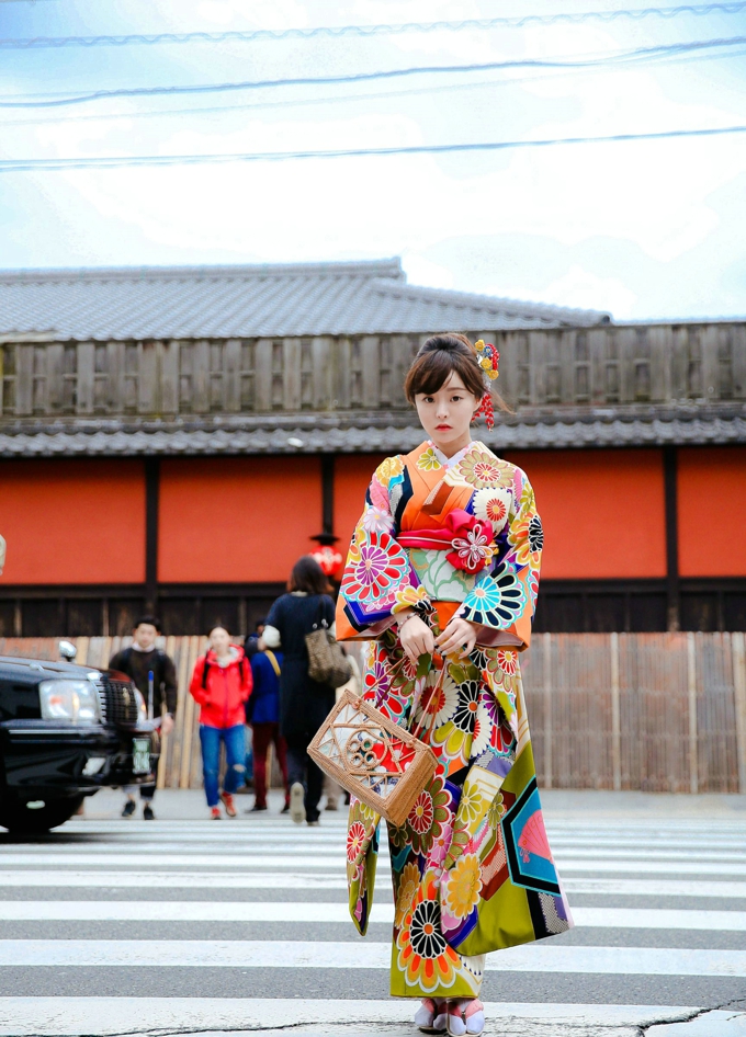 柳侑绮气质和服制服诱惑迷人妩媚写真