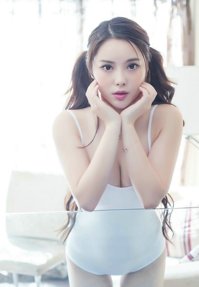 谭睿琪清纯巨乳少妇妩媚妖娆写真