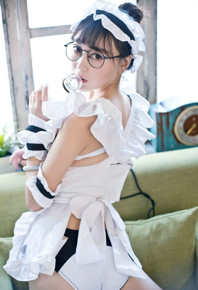 制服控最爱性感娇艳气质妹子赵小米Kitty女仆装白嫩大奶火辣销魂诱惑撩人写真