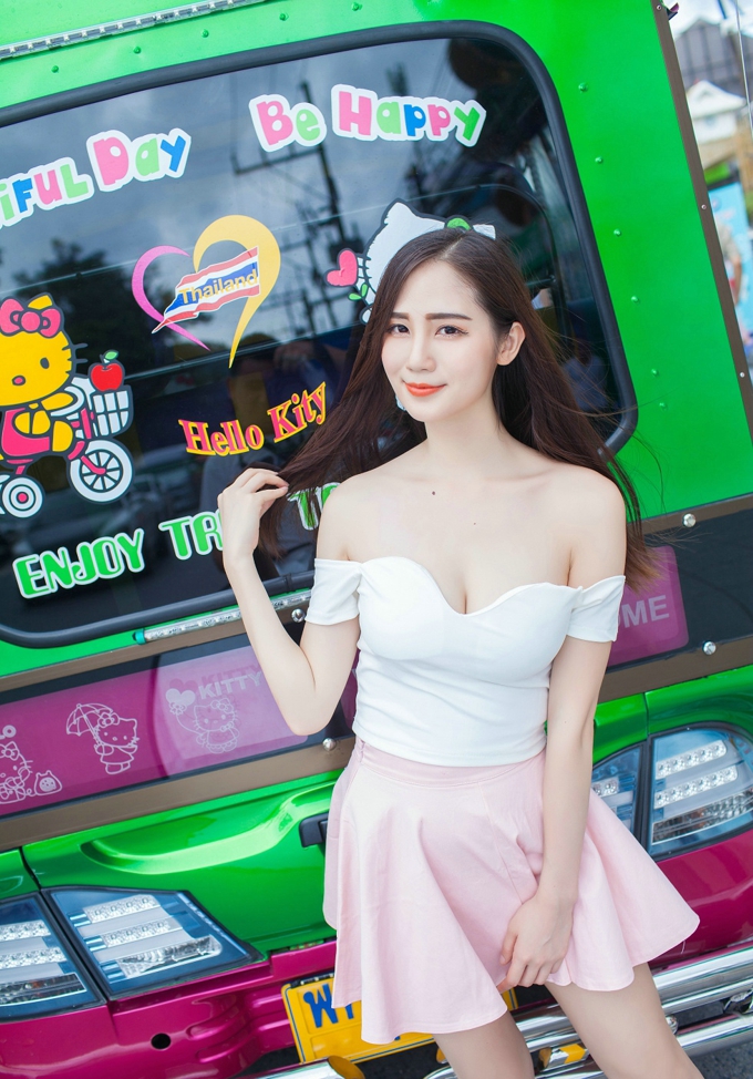 SISY思性感美乳诱惑连衣裙美腿写真