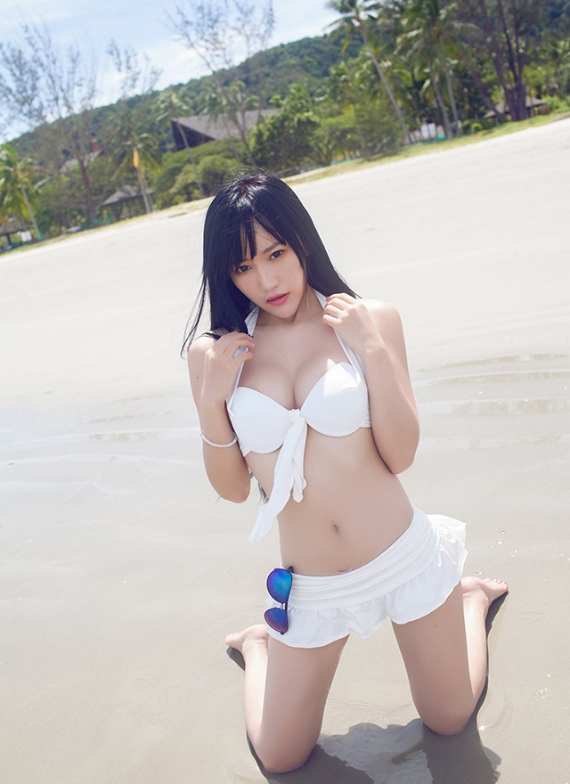 甜美女神杨上萱性感泳衣海边诱惑写真