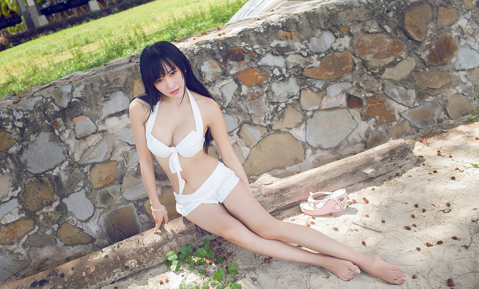 甜美女神杨上萱性感泳衣海边诱惑写真