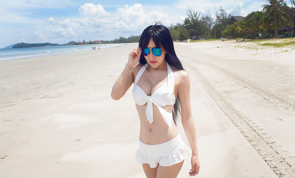 甜美女神杨上萱性感泳衣海边诱惑写真