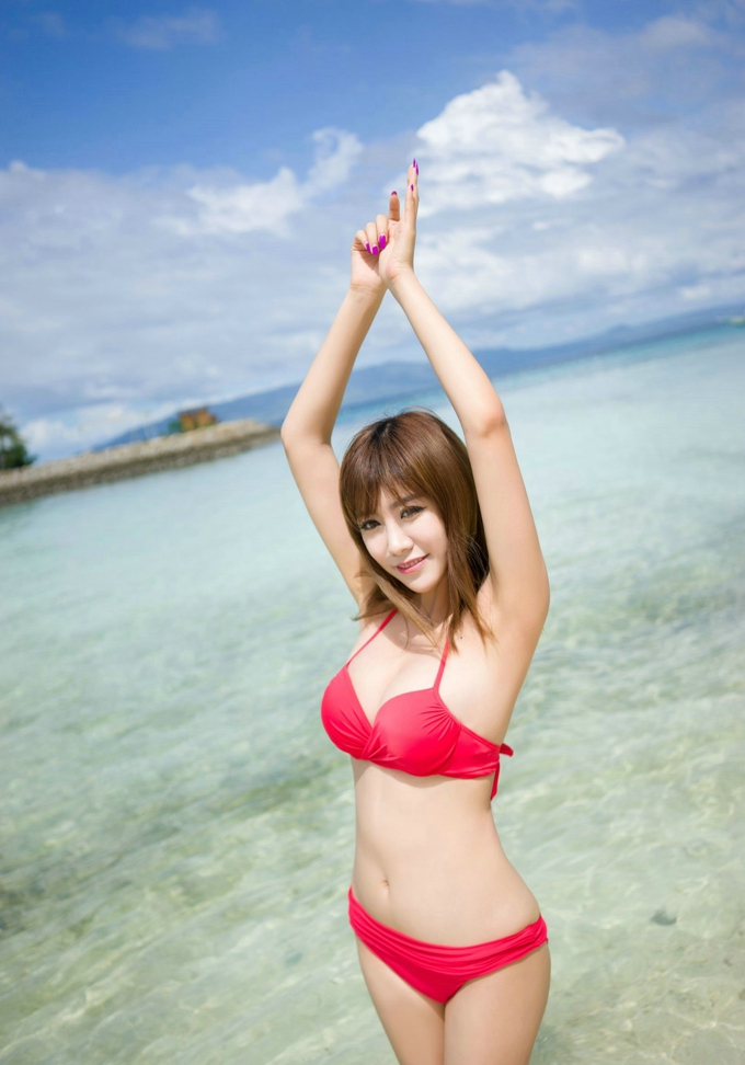 靓丽嫩模程小烦不烦比基尼海边风情美乳写真