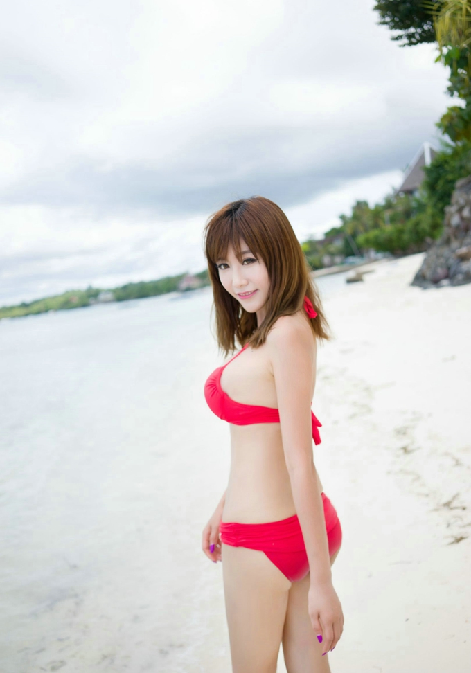 靓丽嫩模程小烦不烦比基尼海边风情美乳写真
