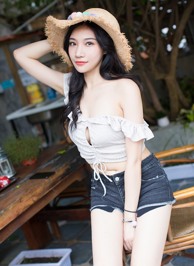 性感女神小狐狸酥胸撩人写真