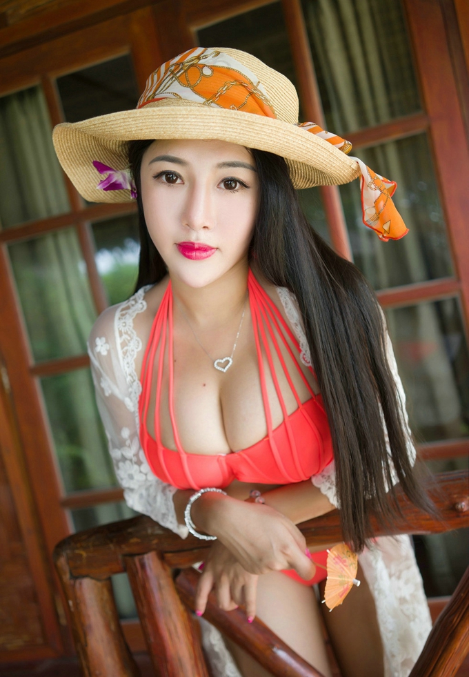 魅惑美女嘉嘉Tiffany诱惑迷人蕾丝薄纱睡裙美乳翘臀诱惑气质写真
