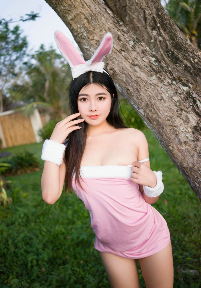 可爱气质少女娜露Selena诱惑迷人美乳翘臀大长腿兔女郎性感写真