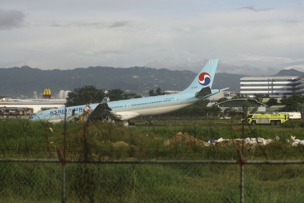 韩国一客机在菲律宾冲出跑道（美联社）