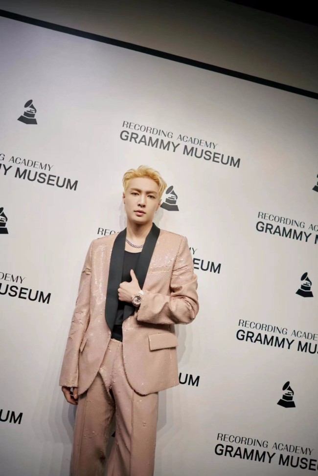 张艺兴受邀做客格莱美博物馆以《面纱》展示M-POP
