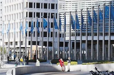 ▲图为比利时布鲁塞尔的欧盟委员会总部大厦。新华社记者  郑焕松摄