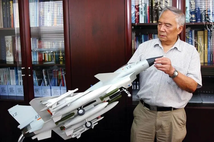 我国航空项目的经验是,总师除了科研水平要过硬,还要优秀的管理水平