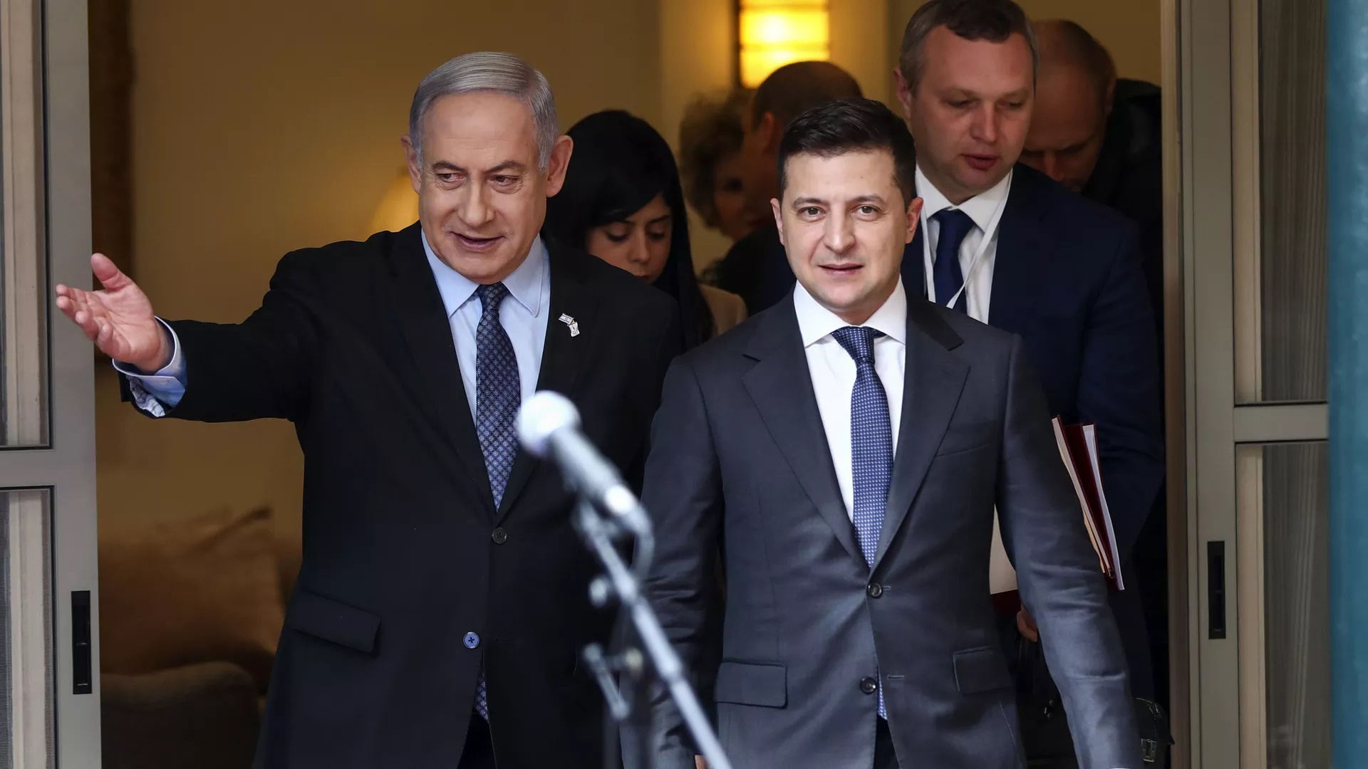 资料图：以色列总理内塔尼亚胡和乌克兰总统泽连斯基 图自法新社