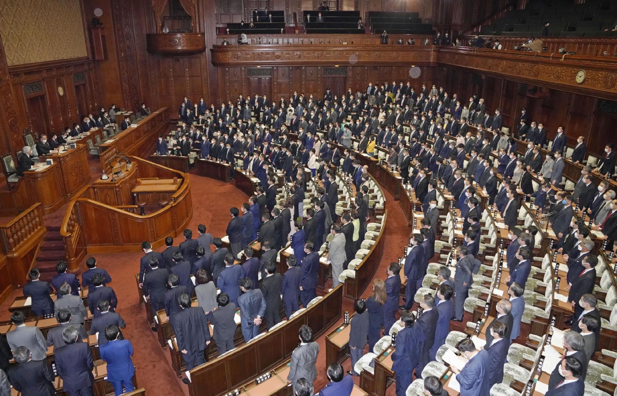 2022年4月7日，日本众院以多数赞成通过“经济安全保障推进法案”。共同社报道图