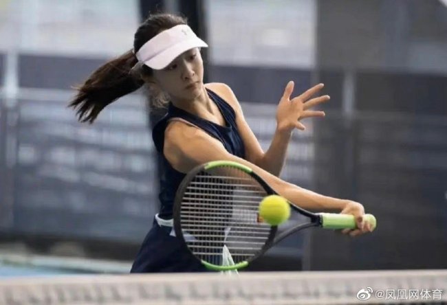 森碟好厉害！田亮女儿参加职业网球比赛