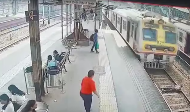 印度机车检查员卧轨自杀