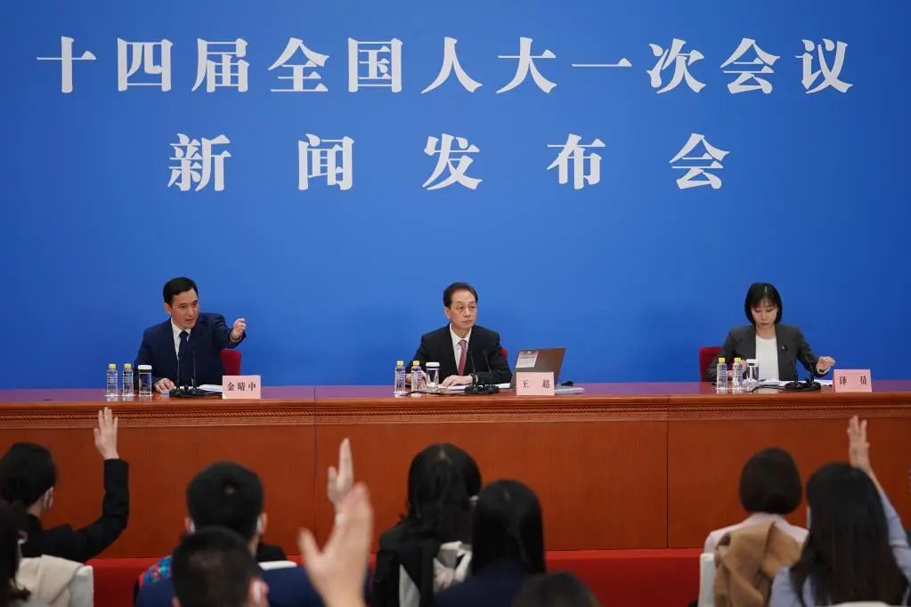 3月4日，十四届全国人大一次会议在北京人民大会堂举行新闻发布会。新华社记者 邢广利 摄