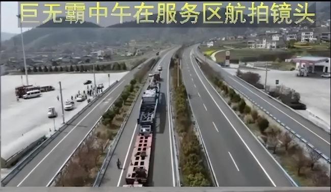 102米巨无霸大货车驶入荆门 明日抵达 湖北高速多部门正在护送