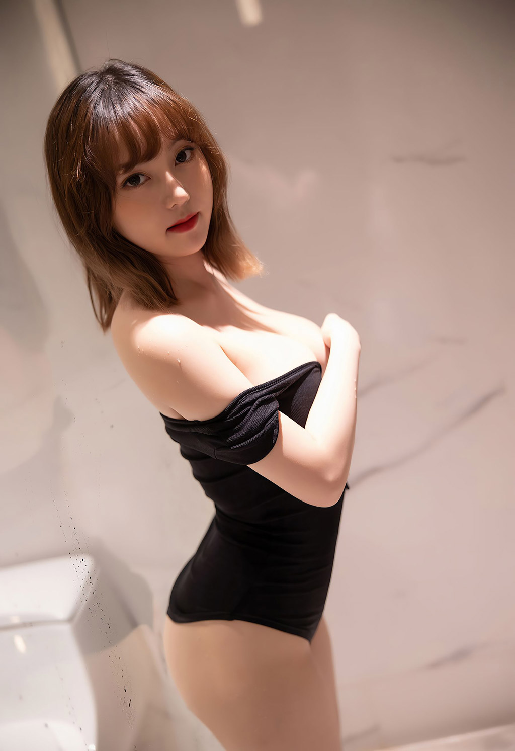 豆瓣酱清甜可人却拥有丰满身材的妹子