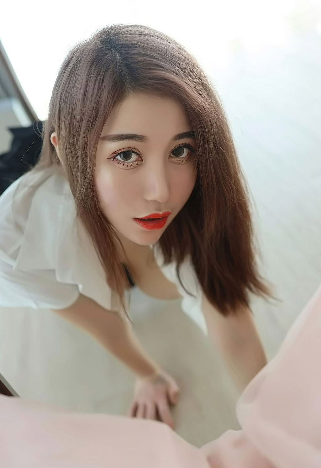 美七Mia经典的白衬衫黑短裙制服诱惑