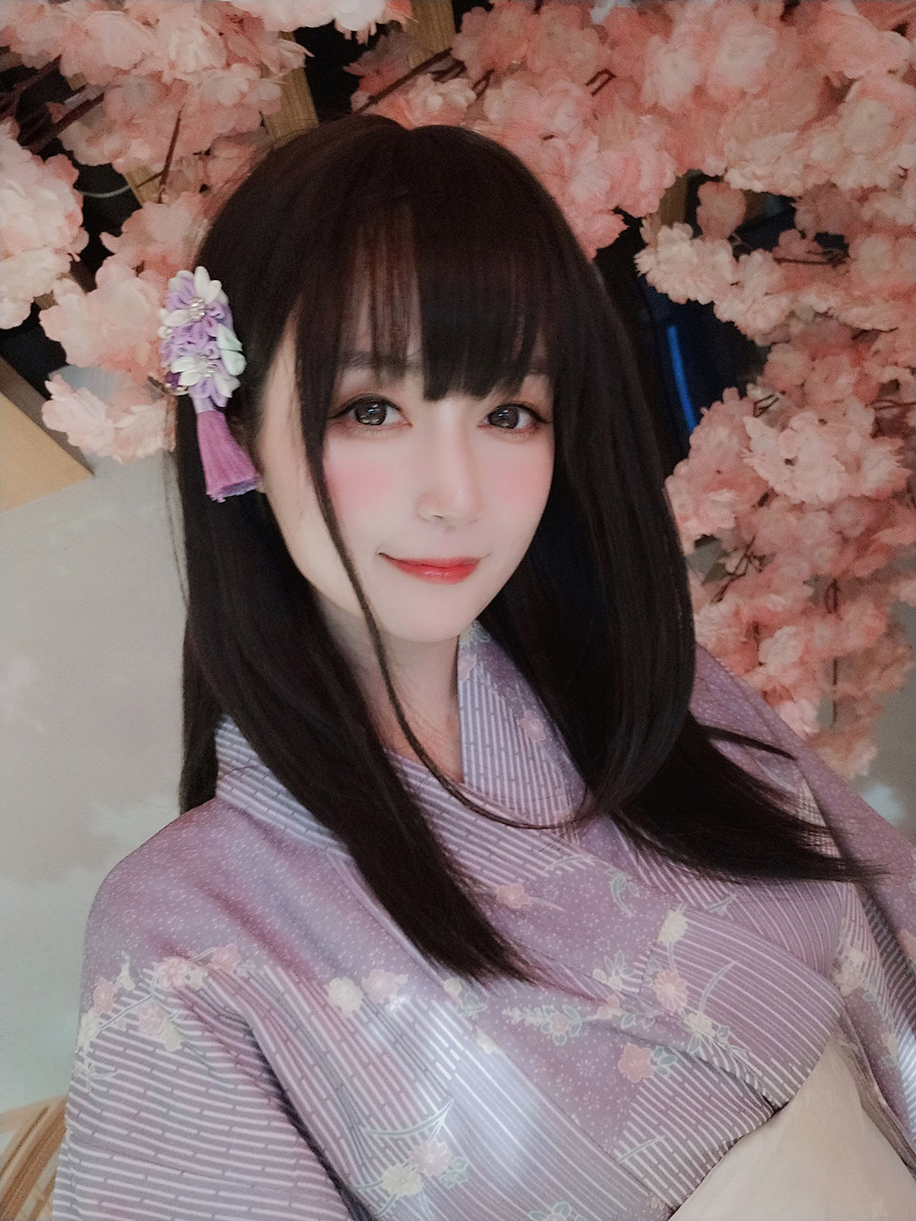 白银小姐姐连体高叉死库水浴池戏水