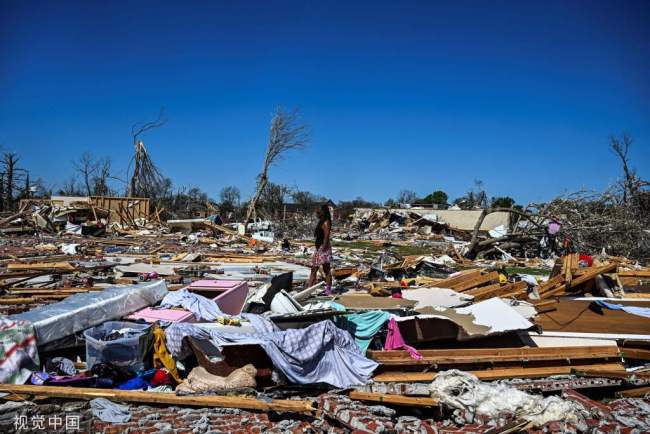 美国多地遭强风暴袭击，有超过2000万人面临强风暴天气的威胁，已造成至少26人死亡