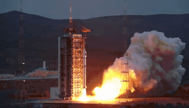 中国成功发射一箭四星！组成国际上首个车轮式卫星编队！