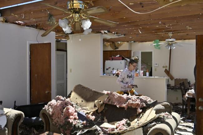 美国多州遭遇龙卷风袭击，建筑受损严重，满目疮痍