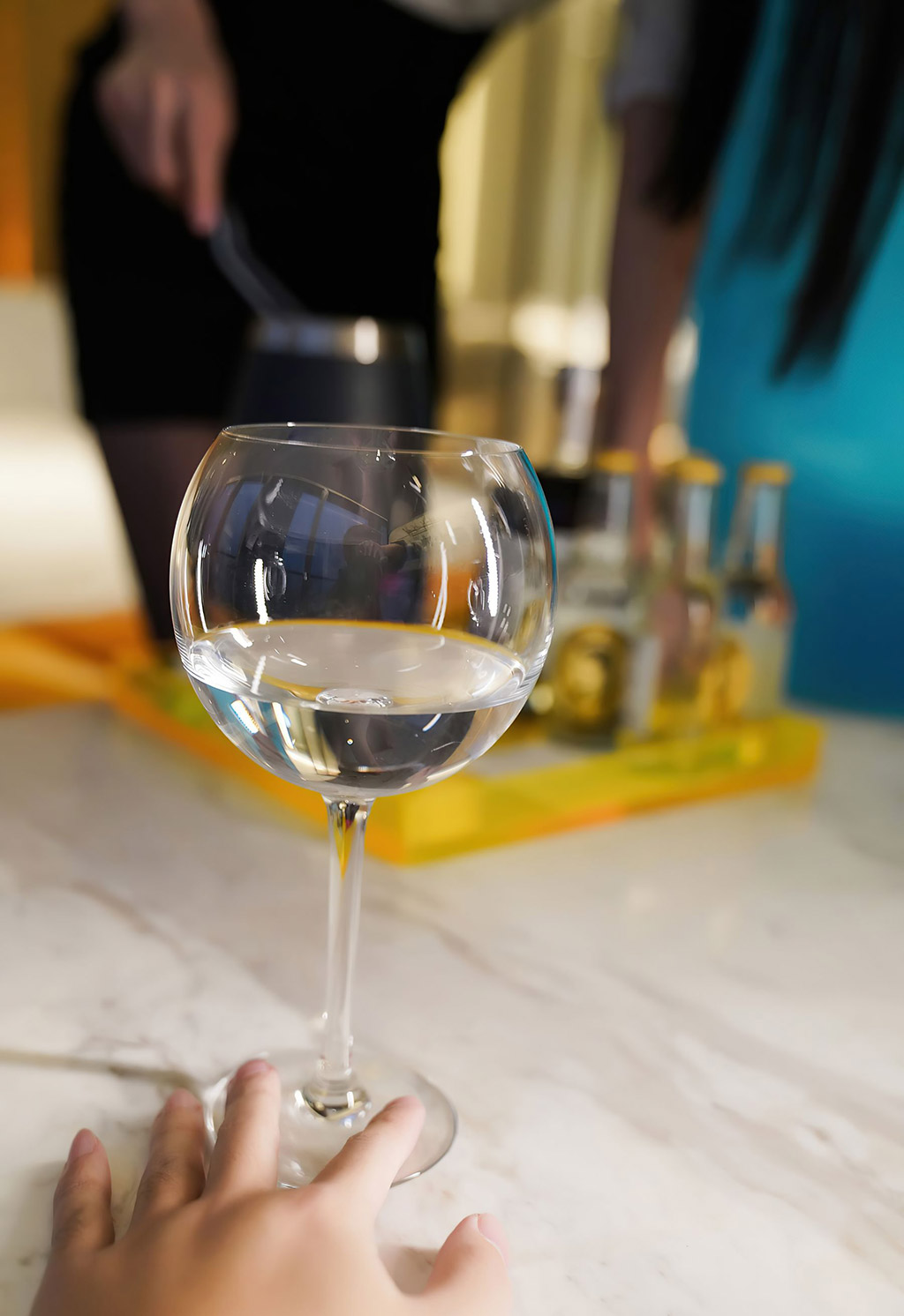 葛征酒店服务员送酒剧情主题系列